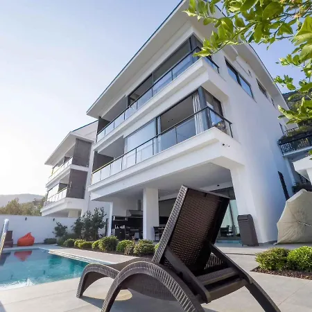 Exclusive 5 Star Villa with Private Infinity Pool&Jacuzzi, White Wings Villa 1003 *